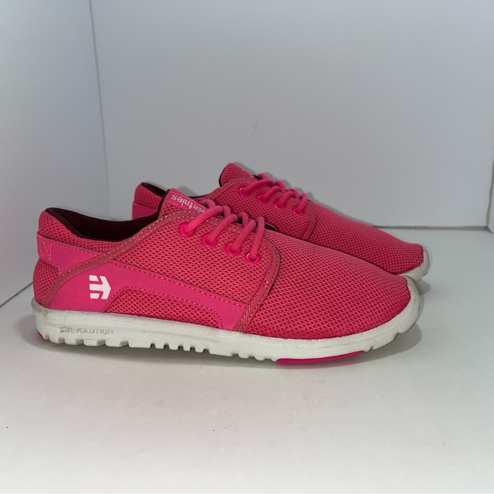 Etnies Women's Vibrant Pink Sneakers